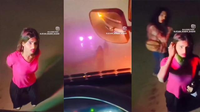Indian hot girl showing her pussy to a truck driver on the road